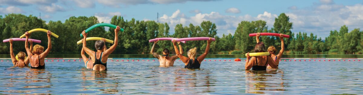 Cours d'aquagym dans un plan d'eau