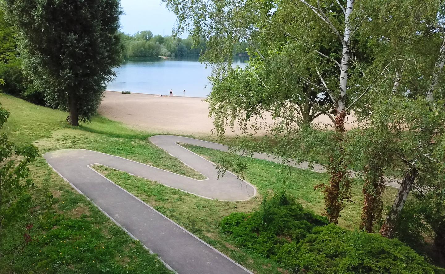 Chemin d'accès de l'entrée à la plage