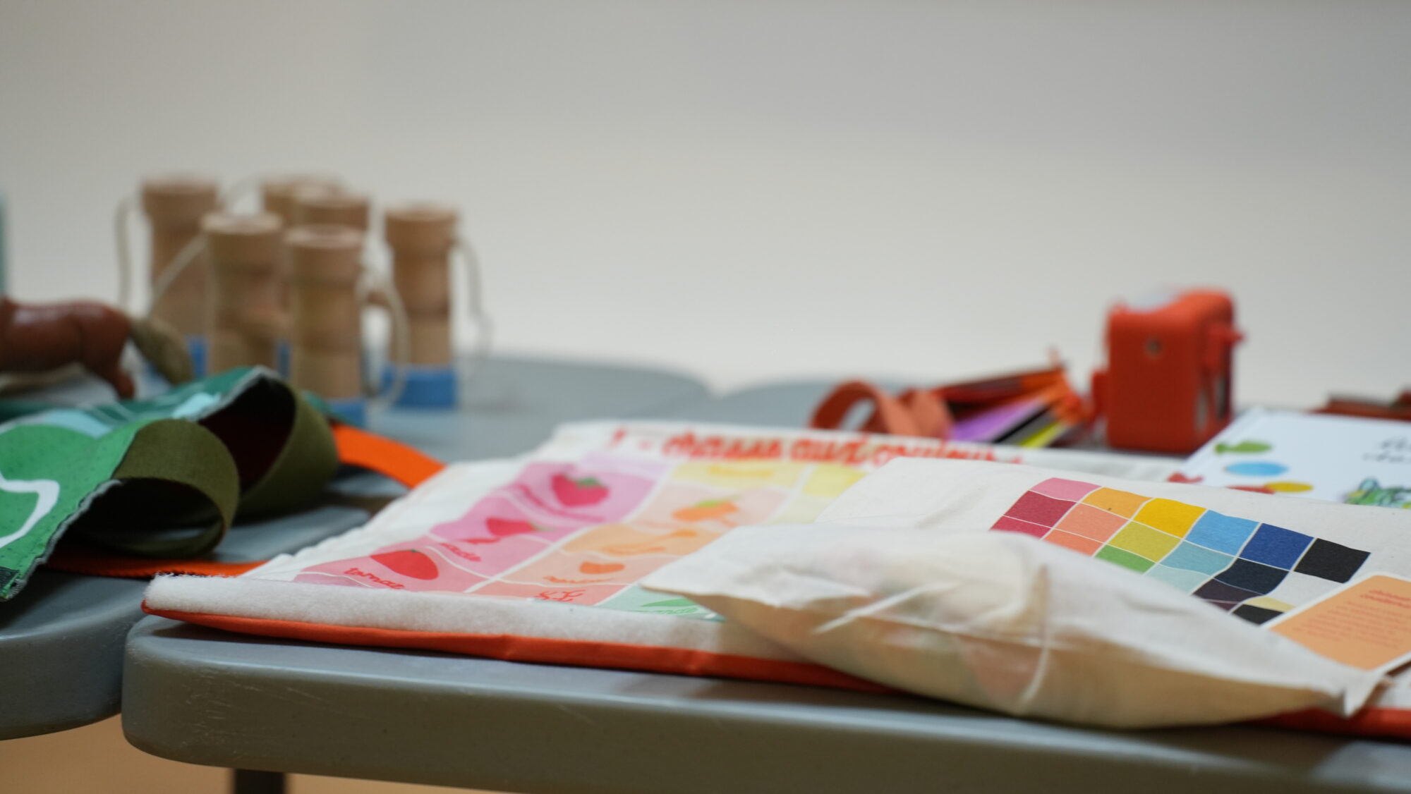 Sac d'éveil pour les touts petits avec des jeux à l'intérieur